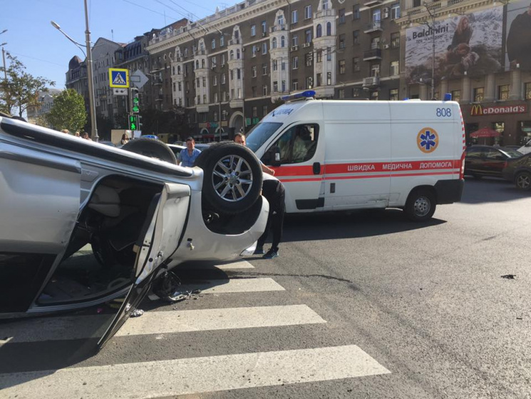 У центрі Харкова на пішохідному переході…