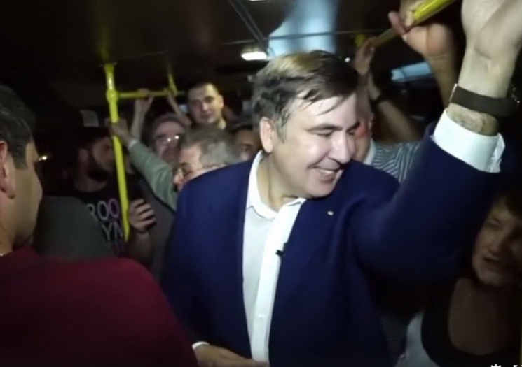 Саакашвили в Днипре попиарился с пассажи…