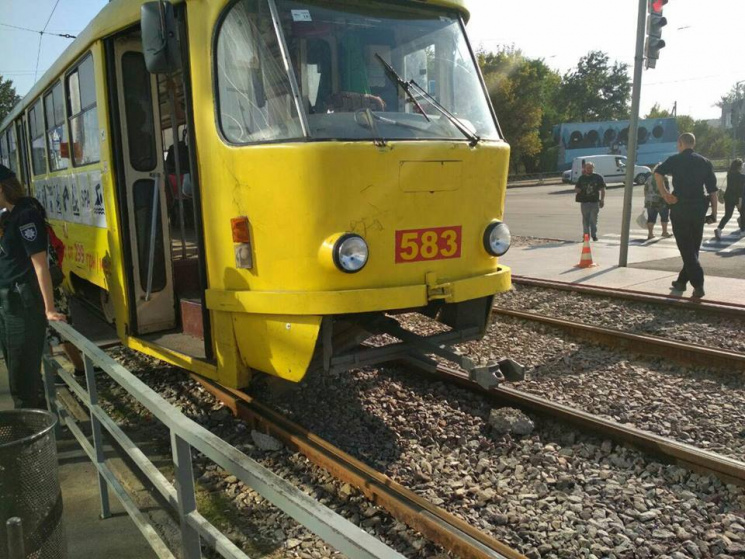 У Харкові жінка потрапила під колеса тра…