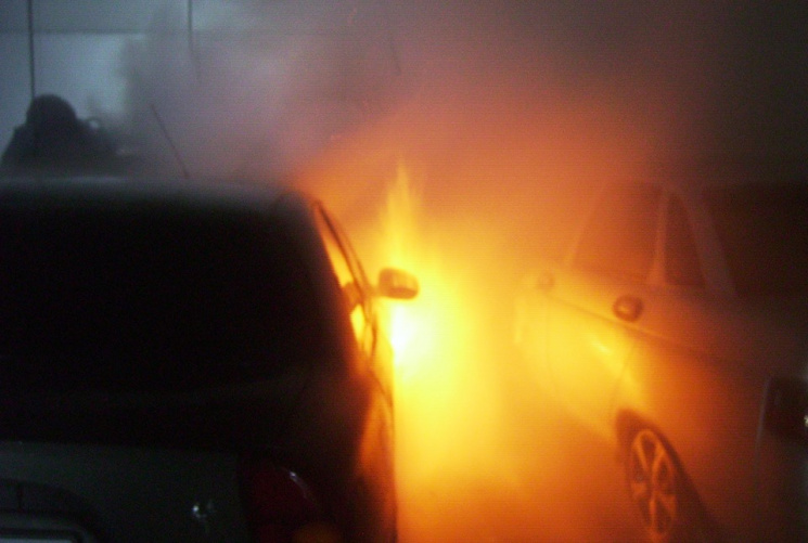 В Херсоне неизвестные ночью жгли машины…