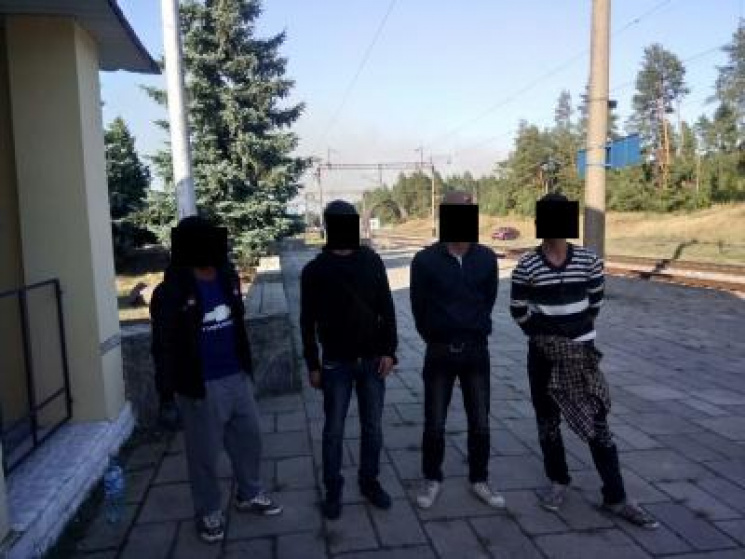 На Харьковщине поймали четырех нелегалов…