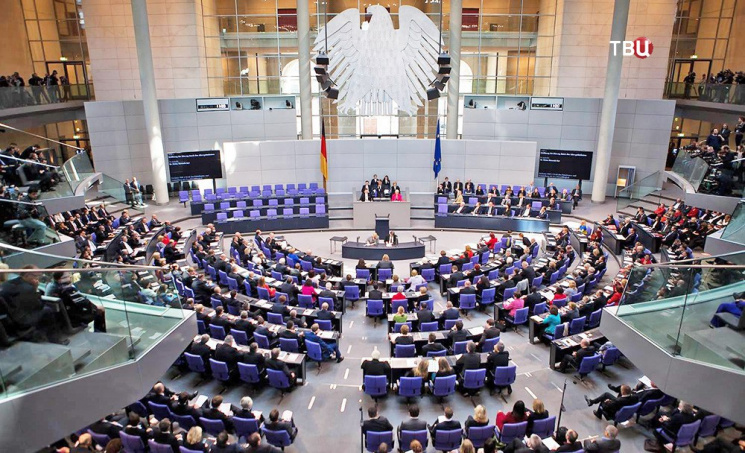 Німеччина обирає депутатів у Бундестаг…