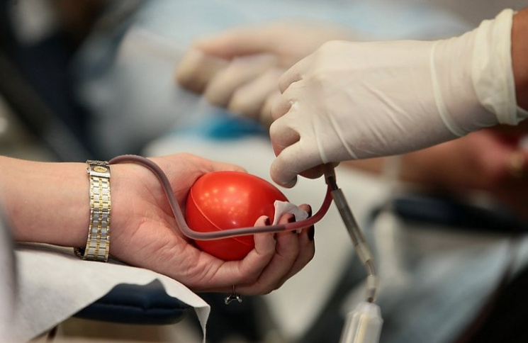 Вінничан просять активніше здавати кров…