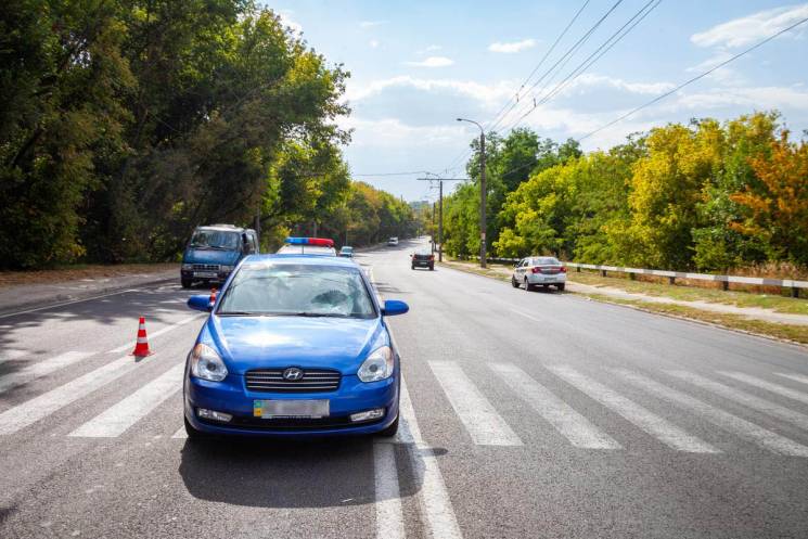 У Дніпрі на пішохідному переході автомоб…