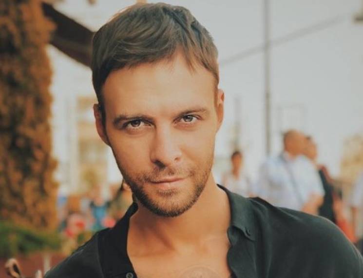 Известный украинский певец получил очере…