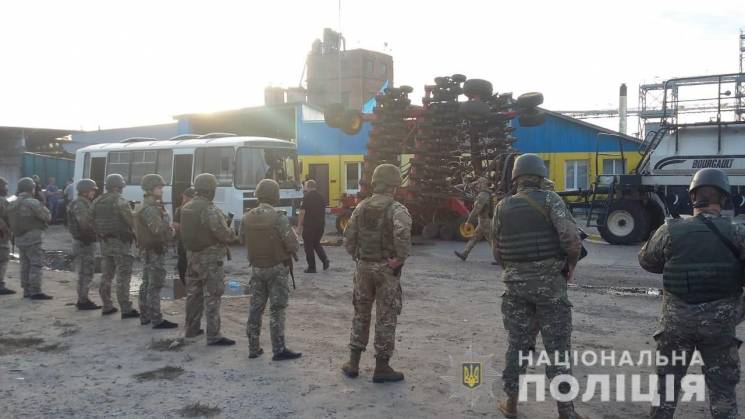 На Харьковщине задержали банду рейдеров:…