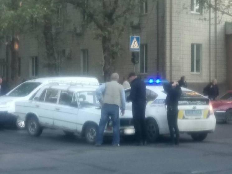 У центрі Миколаєва ВАЗ протаранив автівк…