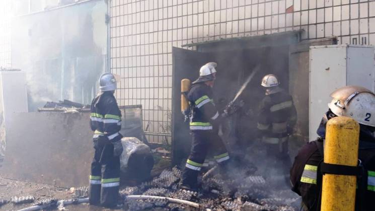В Житомире масштабный пожар: Горит карто…