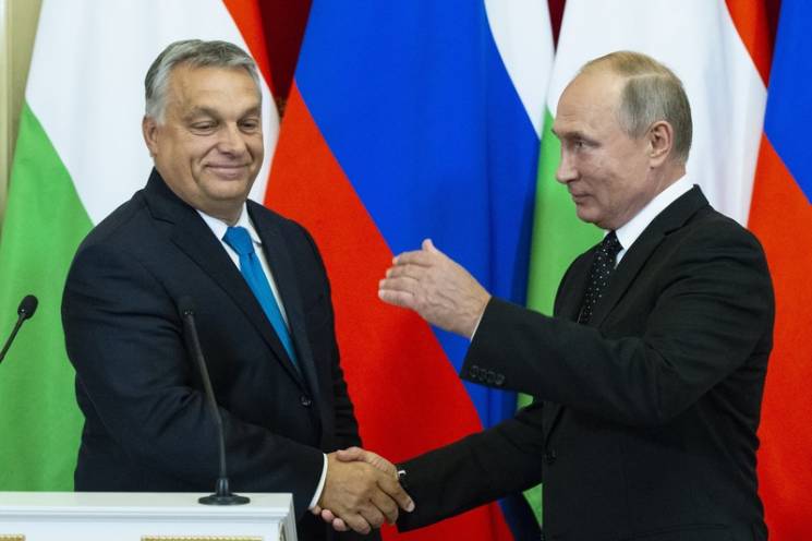 Транзита не будет: Как Орбан с Путиным д…
