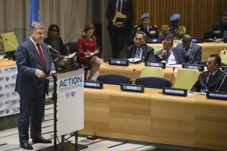 Порошенко официально попросил ООН ввести…