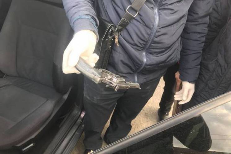 На Харьковщине поймали вооруженных рэкет…